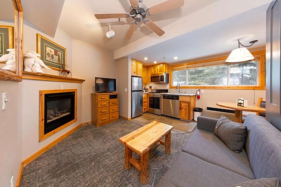 Red Wolf Lakeside Lodge