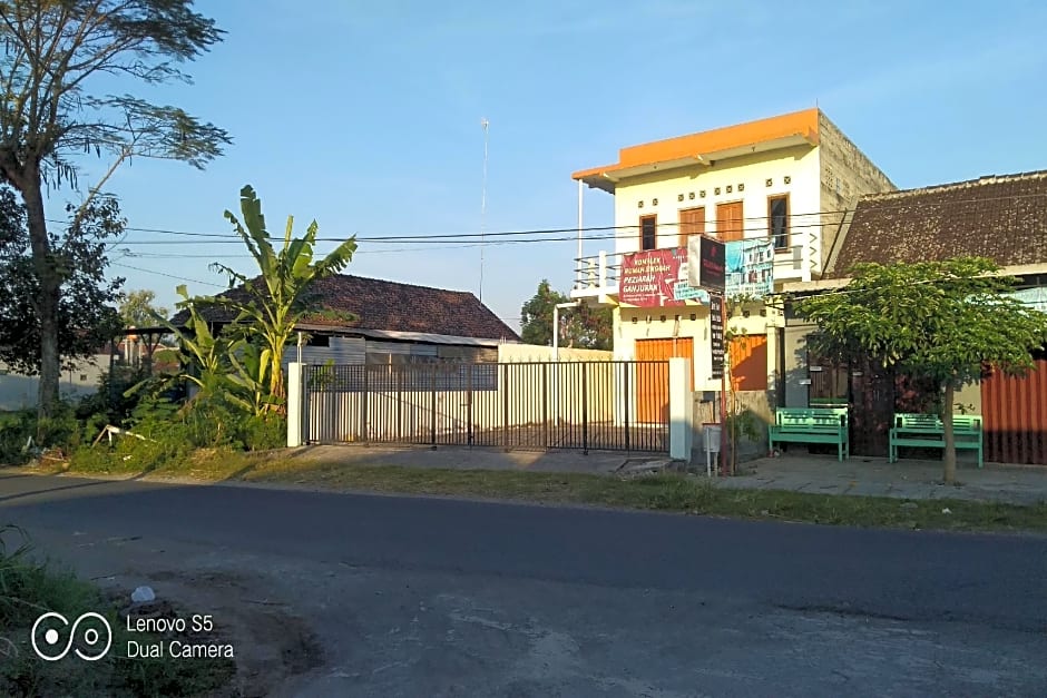 Rumah Singgah Peziarah Ganjuran