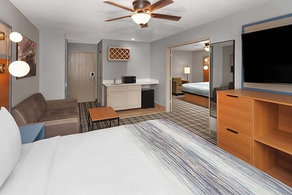 AmericInn by Wyndham Lake Mills