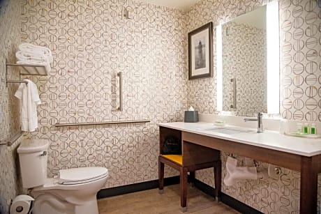Queen Room with Two Queen Beds - Hearing Accessible