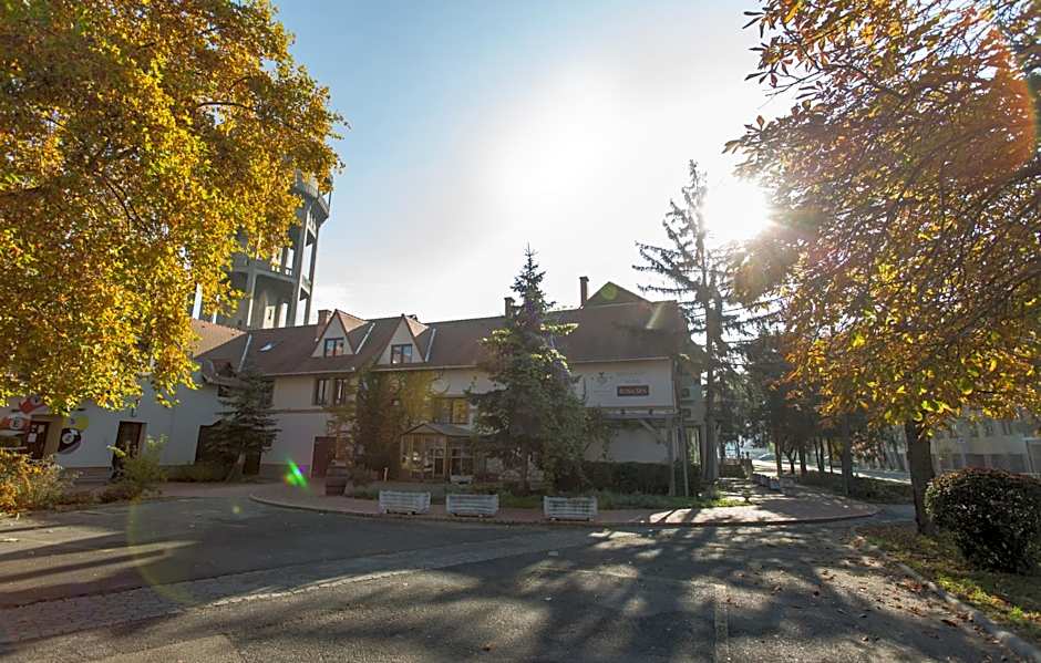 Révész Hotel, Restaurant and Rosa Spa