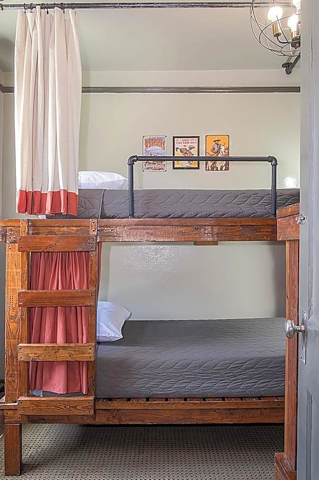 Gardner Hotel