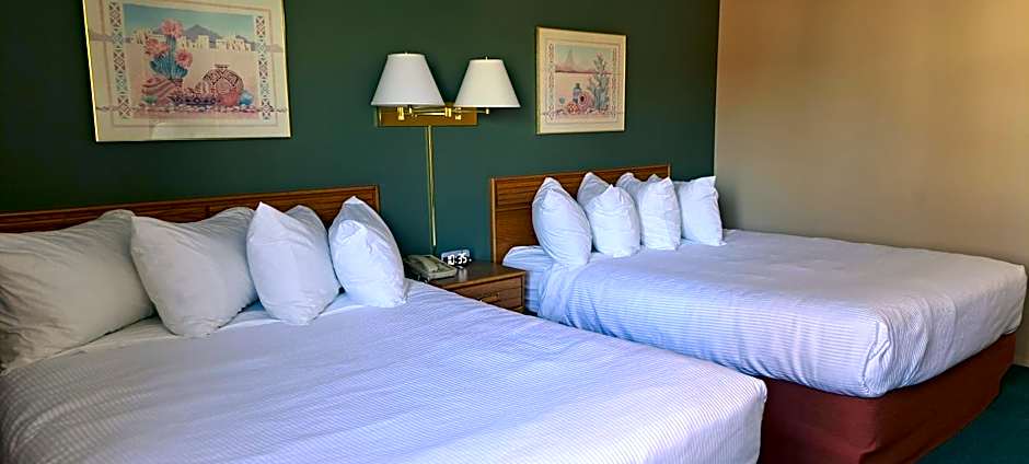 Travelodge by Wyndham Lacombe