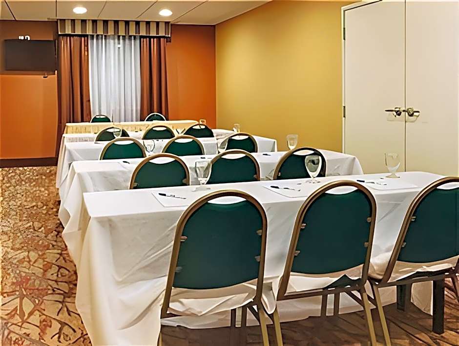 Holiday Inn Express Hotel & Suites Hamburg By IHG