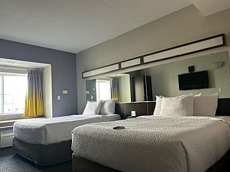 Queen Room with Two Queen Beds - Pet Friendly/Non-Smoking