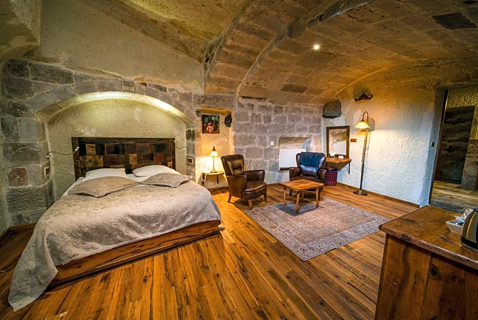 Seki Cave Suites