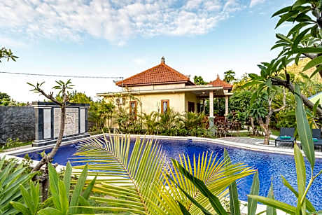 Villa with Garden View