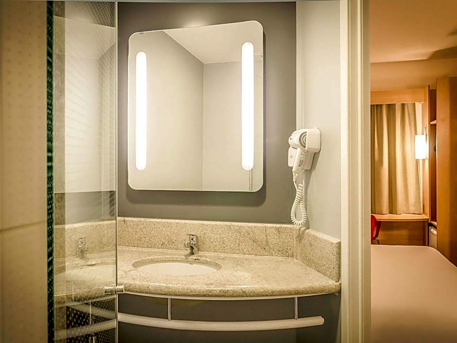 ibis Porto Alegre Assis Brasil