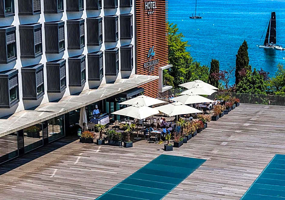 Lake Geneva Hotel