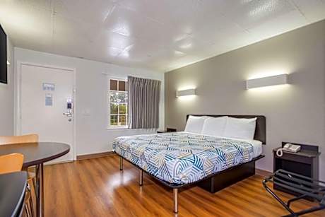King Room - Non-Smoking