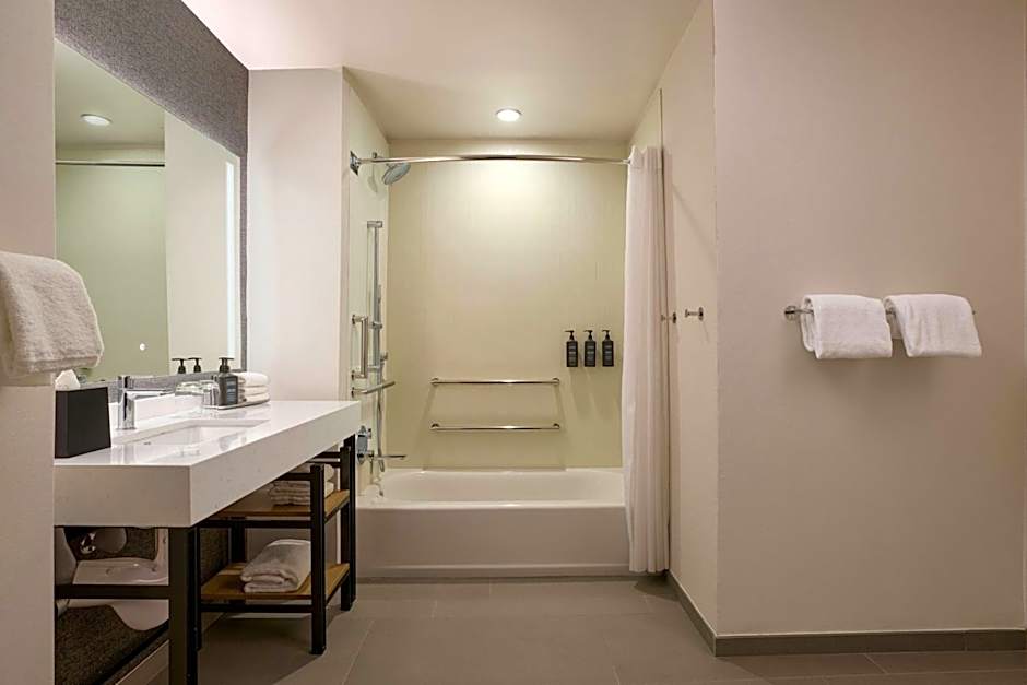 Sheraton Grand Sacramento Hotel