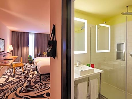 Large Mama Twin Room