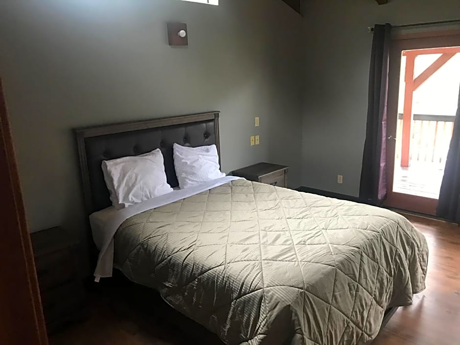 Mountain Trail Lodge and Vacation Rentals