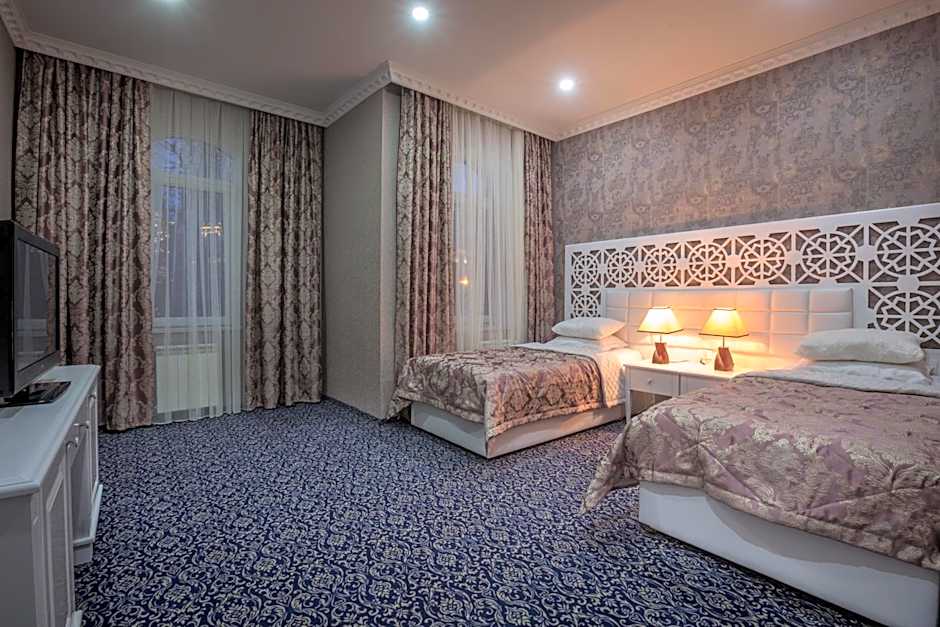 Premier Old Gates Hotel