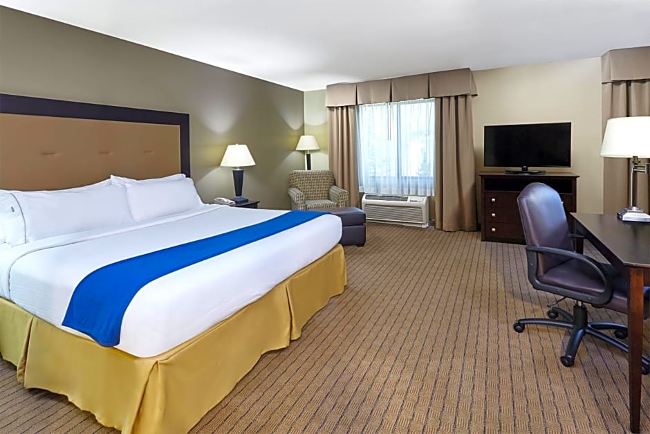 Holiday Inn Express & Suites Madison-Verona, an IHG Hotel