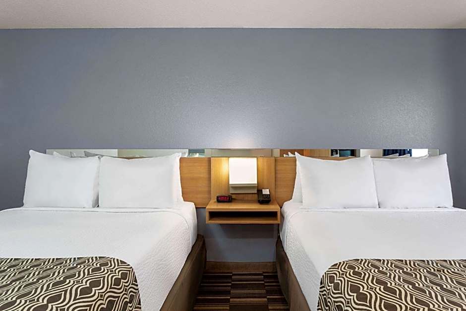 Microtel Inn & Suites By Wyndham Zephyrhills