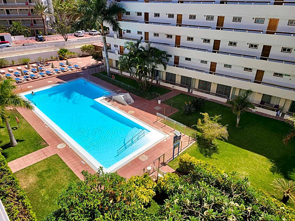 Las Camelias Apartments