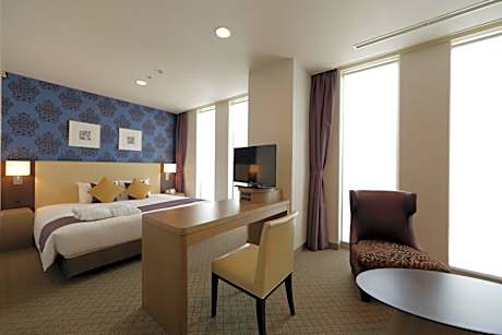 Deluxe King Room with Sofa - Non-Smoking