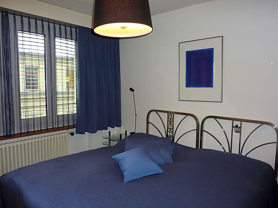 Photo 1 of 4 of 2 Bedroom Apartment, Lake View