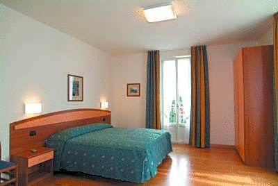 Double or Twin Room with Mountain View