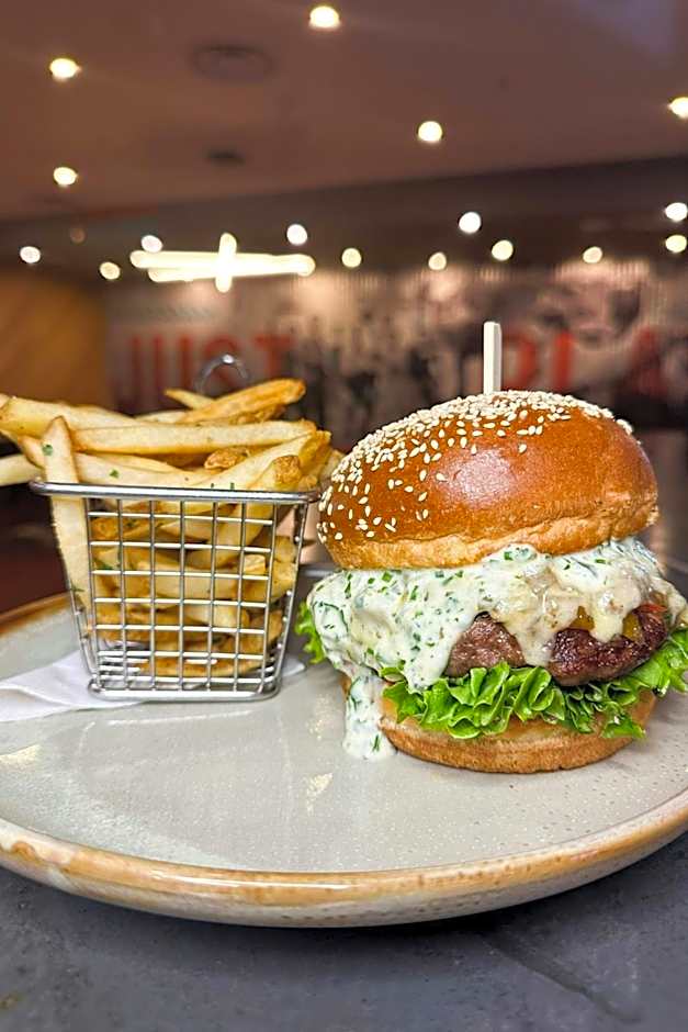 Delta Hotels by Marriott Calgary South