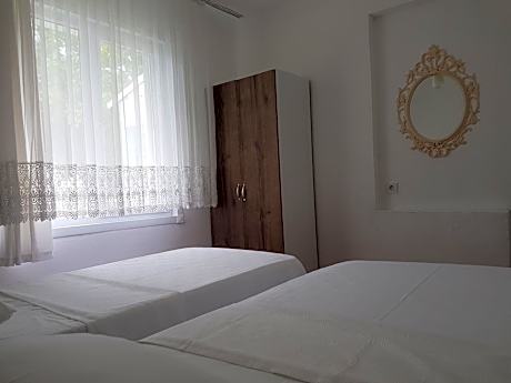 Standard Twin Room with Garden View