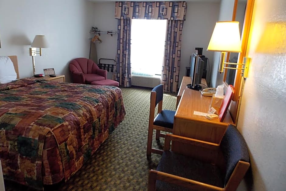 Norwood Inn & Suites - Roseville