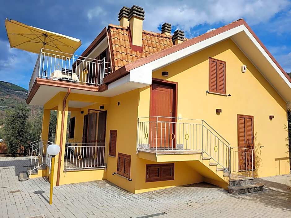 Alloggio turistico Magnifico Alessandro Valle Bernardo 04025 Lenola nei pressi di Fondi LT