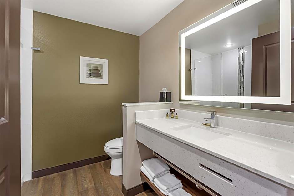 Best Western Plus Hinton Inn & Suites