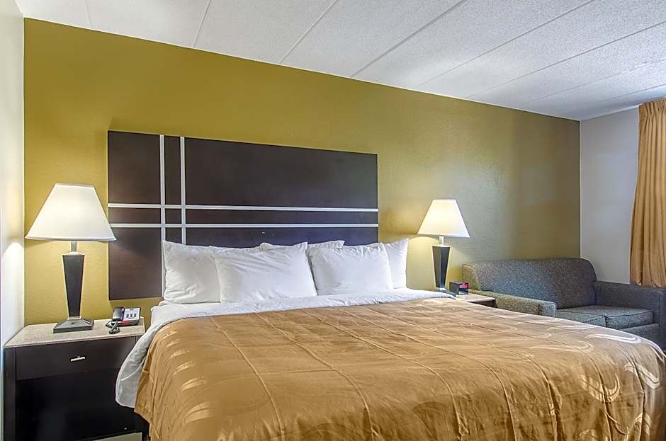 La Casa Inn & Suites-Middleboro