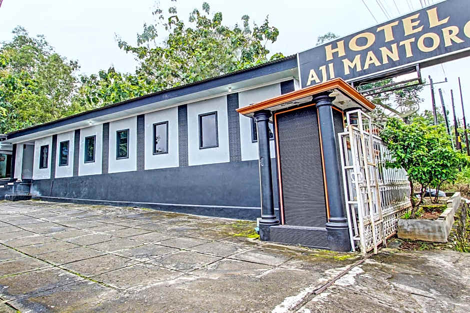 OYO 92287 Hotel Aji Mantoro