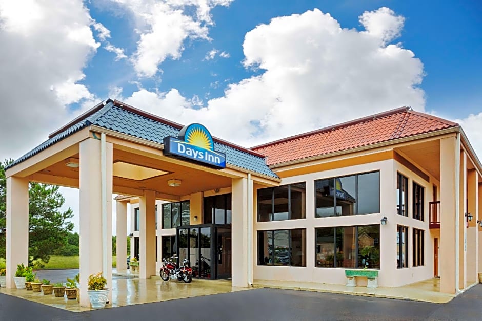 Days Inn by Wyndham Clinton