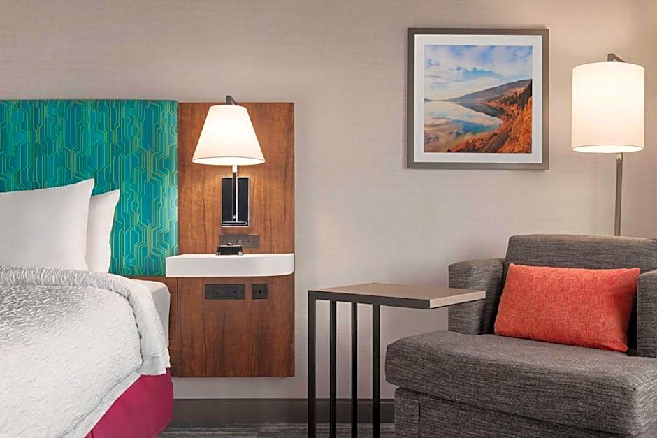 Hampton Inn & Suites Kelowna, British Columbia, Canada