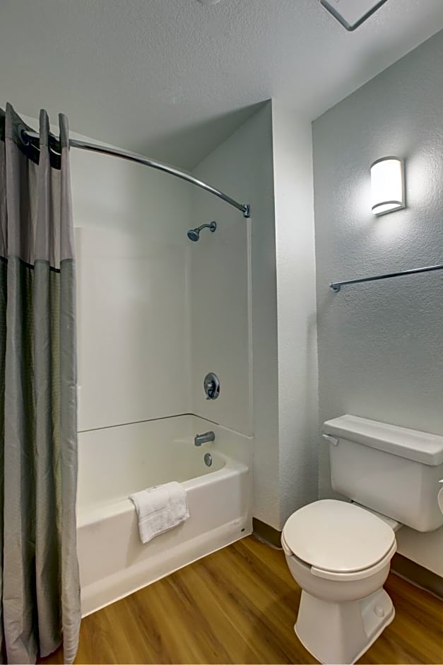 Motel 6-Bellflower, CA - Los Angeles