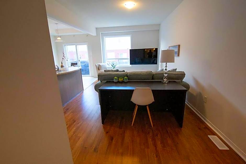 Executive 3 Bedroom townhouse close to the Lake