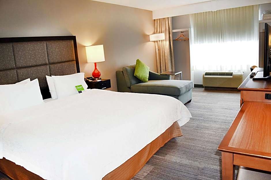 Hampton Inn & Suites By Hilton Calgary University Northwest