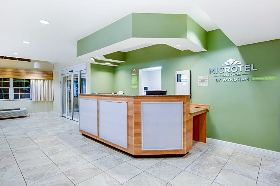 Microtel Inn & Suites by Wyndham Saraland