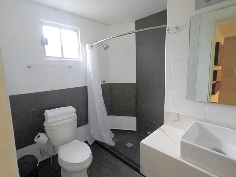 Casa moderna equipada como hotel Habitacion 3 - baño afuera de la habitación