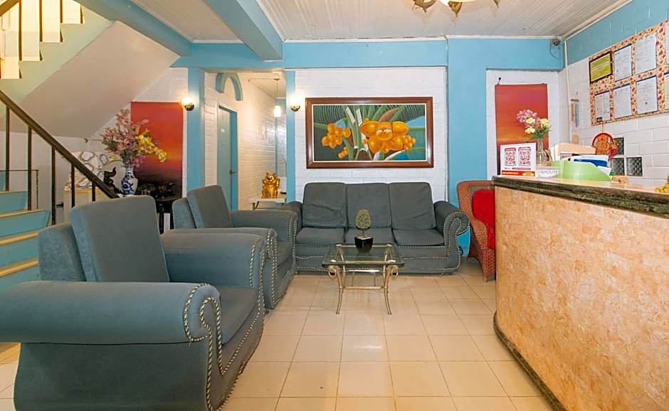 RedDoorz at La Maria Pension And Tourist Inn