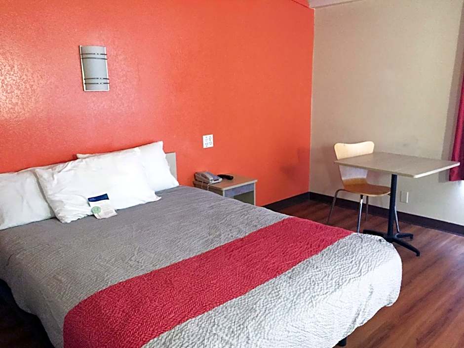 Motel6 Warwick, RI - Providence Airport - I-95