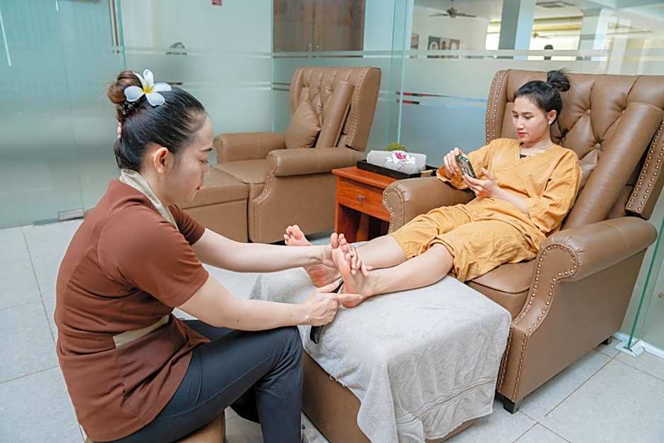 Pursat Riverside Hotel & Spa