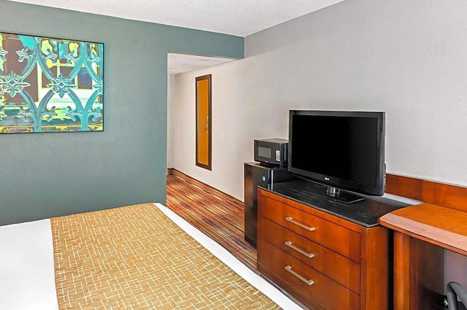 Travelodge by Wyndham Bloomington