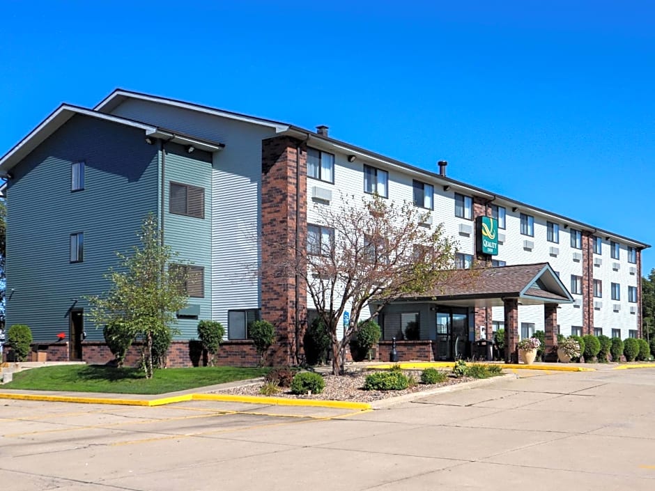 Quality Inn & Suites Bloomington I-55 and I-74