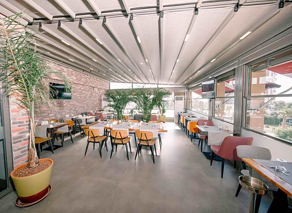 Laren Sea Side Hotel Spa