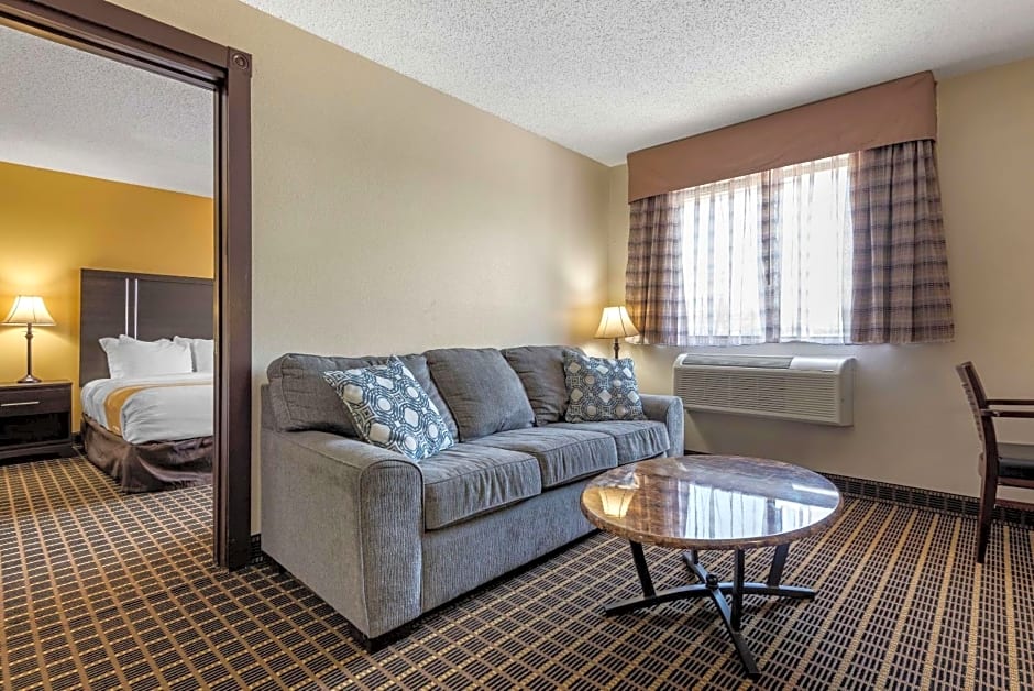 Quality Inn & Suites Warren