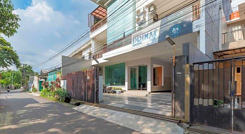 RedDoorz near Kiara Artha Park