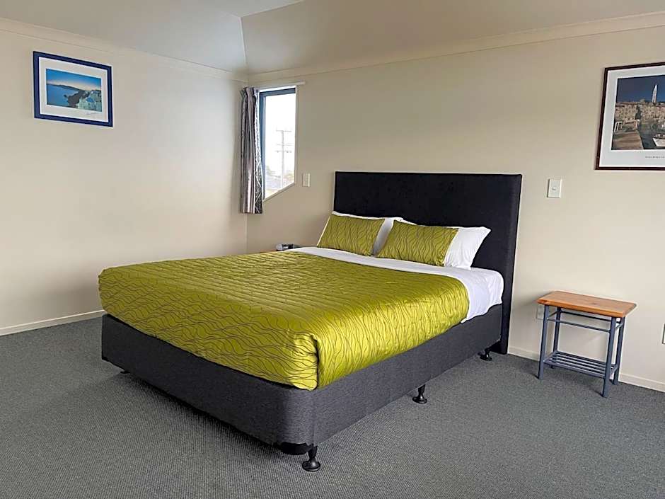 Bassingers Motor Lodge