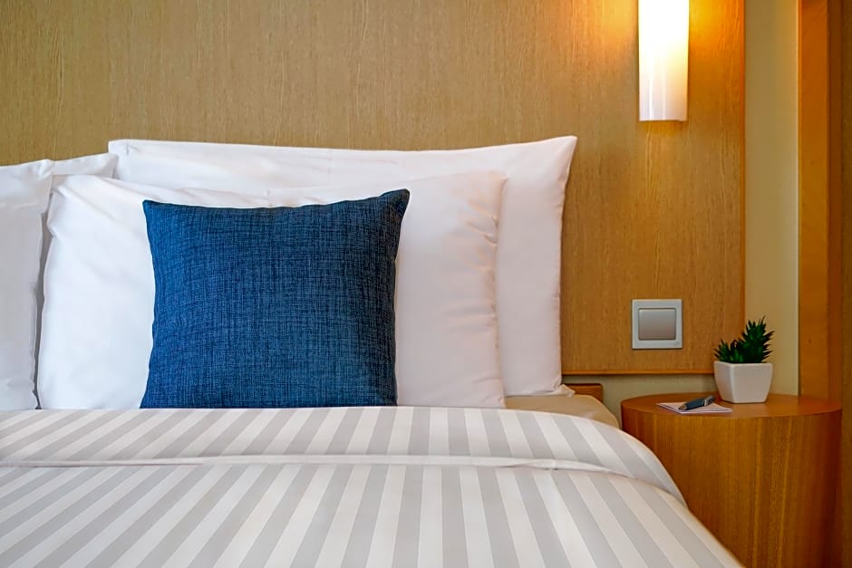 Hotel COZi Harbour View