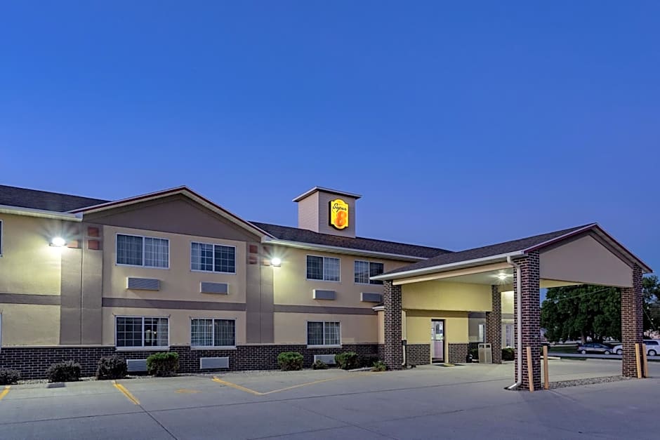 Super 8 by Wyndham Emmetsburg