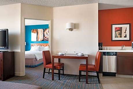 One-Bedroom Queen Suite with Sofa Bed and Tub - Mobility/Hearing Accessible